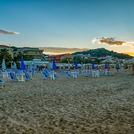 Hotel Miramare - Silvi Marina Buitenkant foto