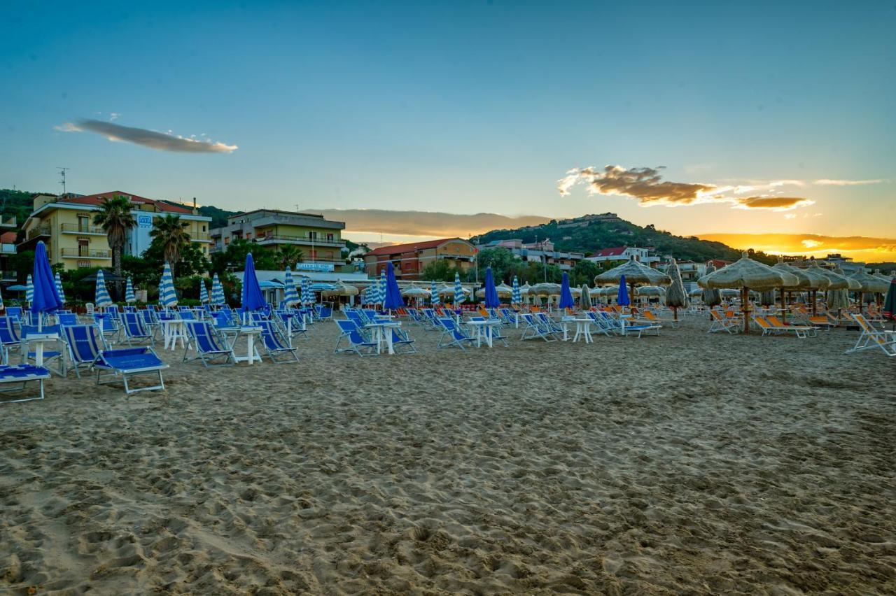 Hotel Miramare - Silvi Marina Buitenkant foto