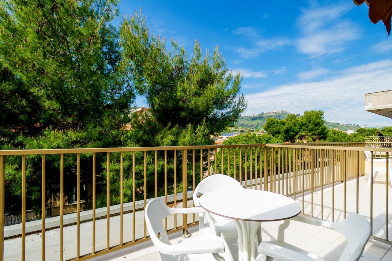 Hotel Miramare - Silvi Marina Buitenkant foto