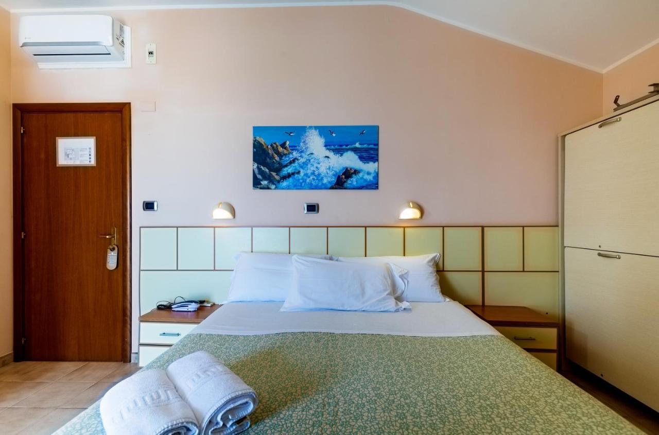 Hotel Miramare - Silvi Marina Buitenkant foto