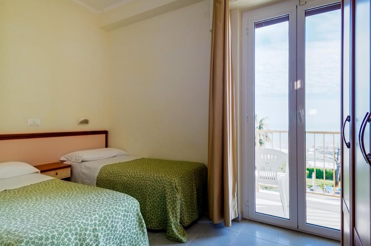 Hotel Miramare - Silvi Marina Buitenkant foto