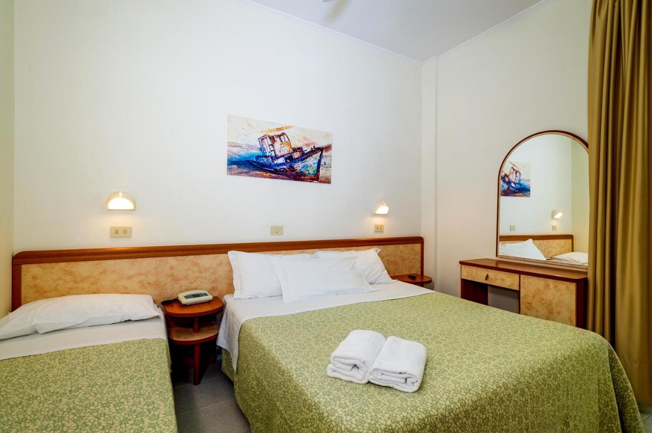 Hotel Miramare - Silvi Marina Buitenkant foto