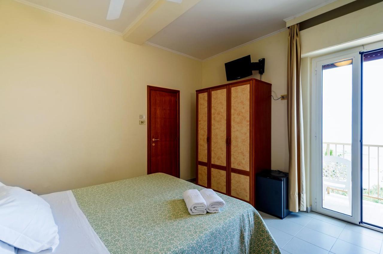 Hotel Miramare - Silvi Marina Buitenkant foto